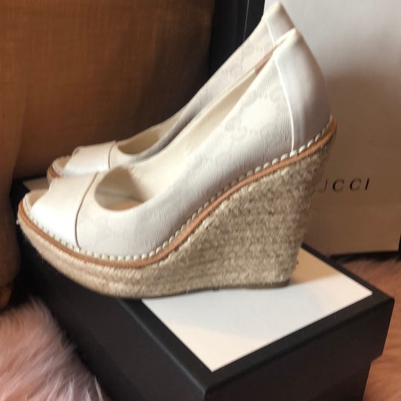 - Authentic Gucci Cream and Canvas Wedge Esp… - Picture 4 of 6